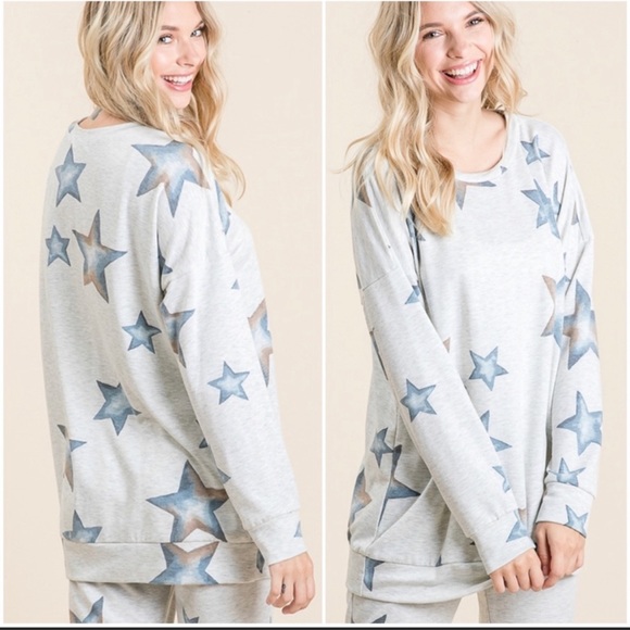 Extremely Soft Viamor Grey w/ Star Print Top - Picture 1 of 8